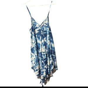 Cupshe Sleeveless V-Neck Handkerchief Hem
Midi Cover-Up